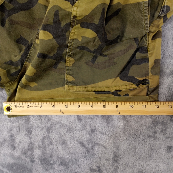 Sanctuary Standard Surplus Camo Utility Shorts Size 29 Green Military - Picture 16 of 16